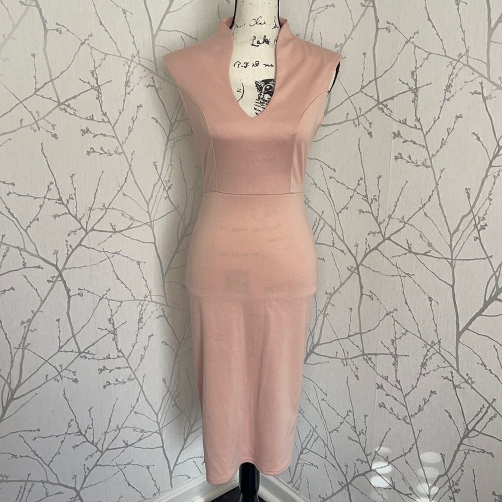 Almost Famous Bodycon Midi Dress Womens Medium Pink Excellent‎ Deep V-Neck